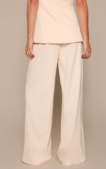 https://mediahub.prettylittlething.com/cnp6080_cream_xl_2