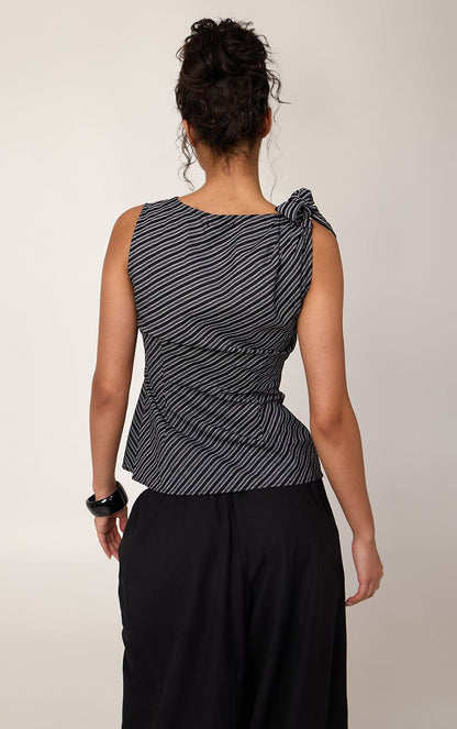 https://mediahub.prettylittlething.com/cnp6705_grey_xl_1