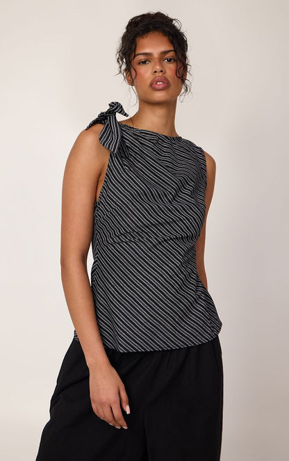 https://mediahub.prettylittlething.com/cnp6705_grey_xl_3