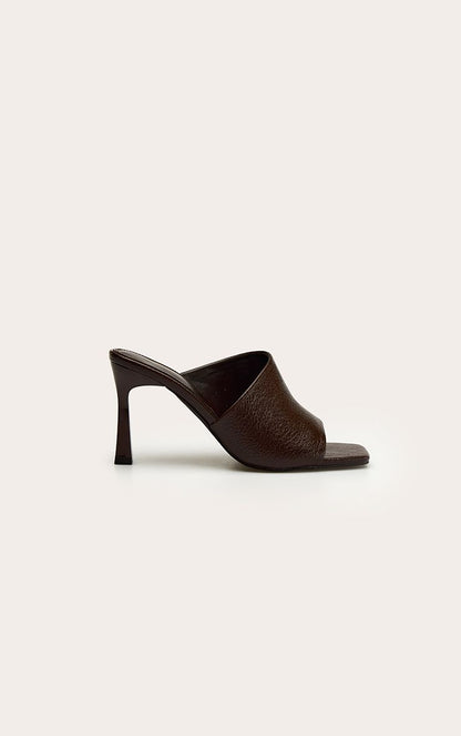 https://mediahub.prettylittlething.com/cnp7910_chocolate_xl_1