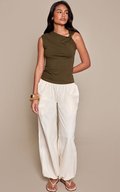 https://mediahub.prettylittlething.com/cnp8488_dark%20olive_xl_2