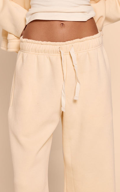 https://mediahub.prettylittlething.com/cnp9999_butter%20cream_xl_3