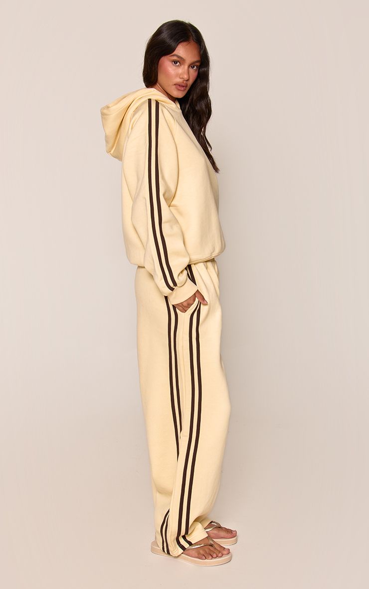 https://mediahub.prettylittlething.com/cnq0429_butter%20cream_xl