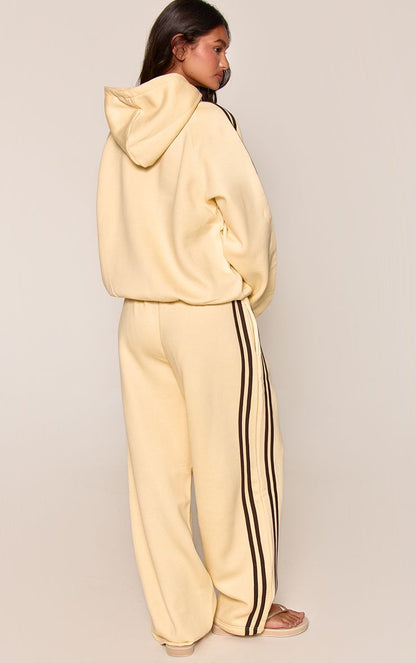 https://mediahub.prettylittlething.com/cnq0429_butter%20cream_xl_2