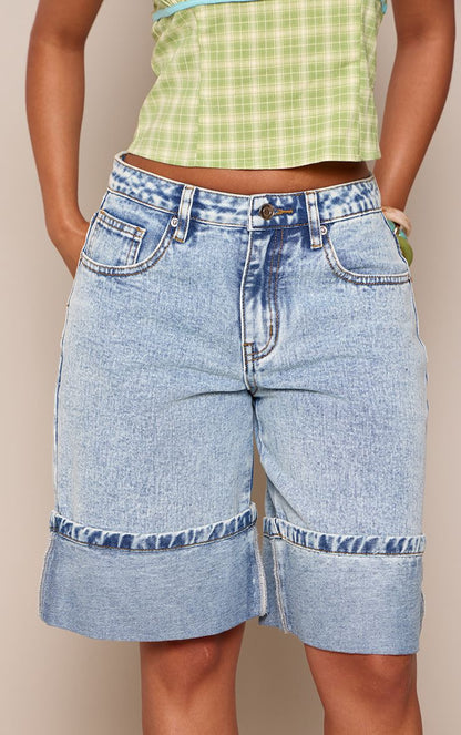 https://mediahub.prettylittlething.com/cnq0737_mid%20blue%20wash_xl_3