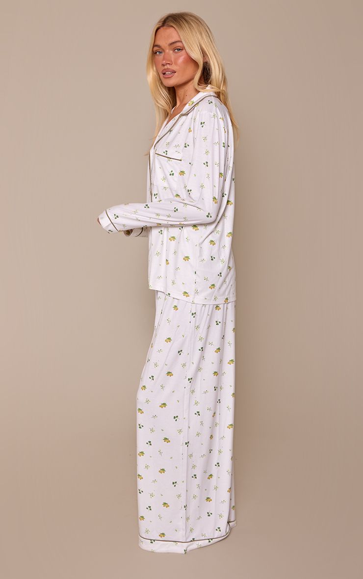https://mediahub.prettylittlething.com/cnq1025_white_xl_2