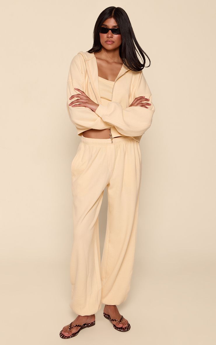 https://mediahub.prettylittlething.com/cnq1750_butter%20yellow_xl
