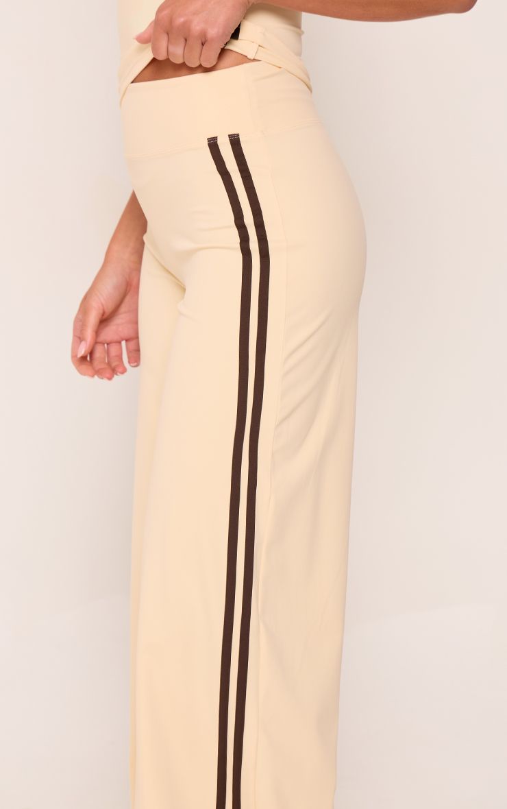 https://mediahub.prettylittlething.com/cnq4775_butter%20cream_xl_2