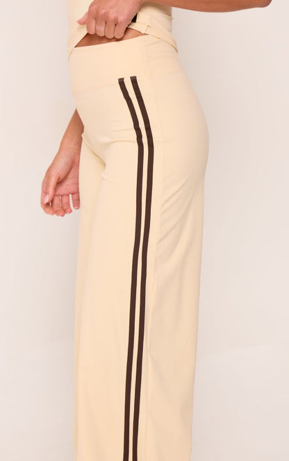 https://mediahub.prettylittlething.com/cnq4775_butter%20cream_xl_2