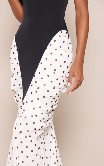 https://mediahub.prettylittlething.com/cnq4789_black_xl_3