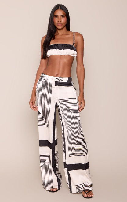 https://mediahub.prettylittlething.com/cnq5011_black_xl