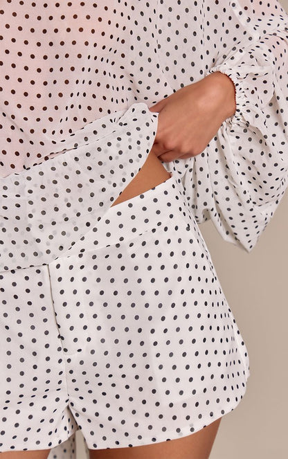 https://mediahub.prettylittlething.com/cnq5021_white_xl_4