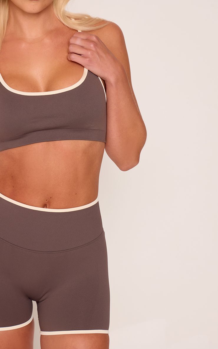 https://mediahub.prettylittlething.com/cnq5130_chocolate_xl_3