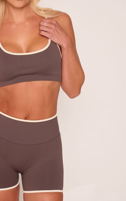 https://mediahub.prettylittlething.com/cnq5130_chocolate_xl_3