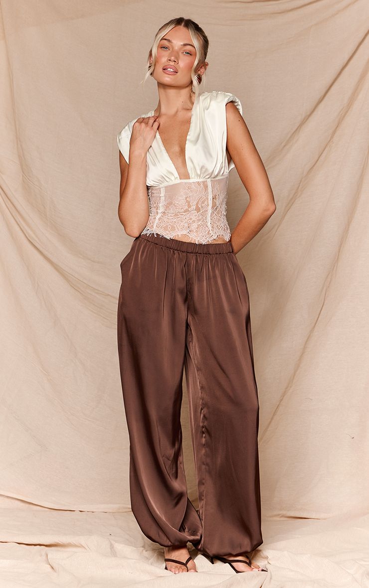 https://mediahub.prettylittlething.com/cnq5479_cream_xl_2