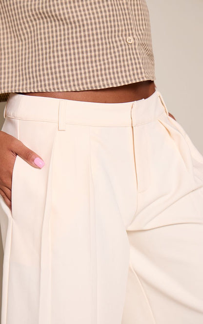 https://mediahub.prettylittlething.com/cnq6028_cream_xl_4