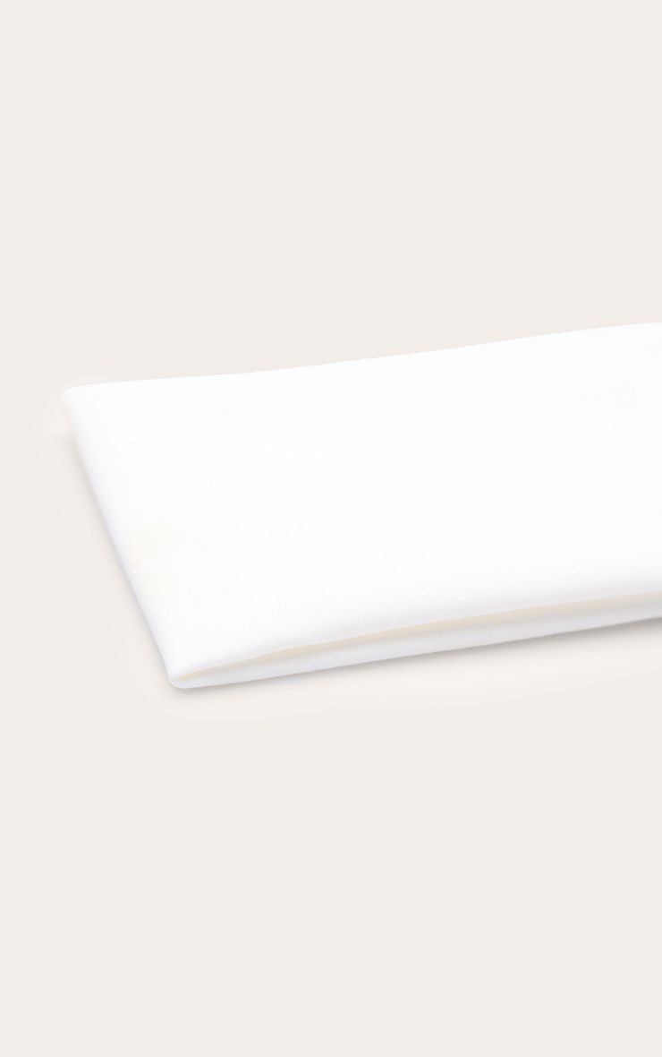 https://mediahub.prettylittlething.com/cnq6476_white_xl_2