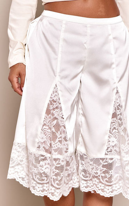 https://mediahub.prettylittlething.com/cnq6646_cream_xl_4