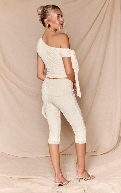 https://mediahub.prettylittlething.com/cnq7031_cream_xl_2