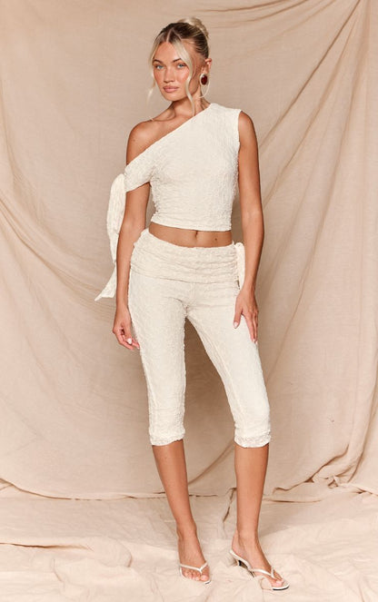 https://mediahub.prettylittlething.com/cnq7035_cream_xl_2