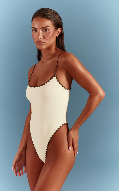 https://mediahub.prettylittlething.com/cnq8798_white_xl