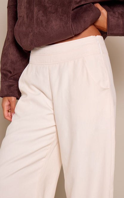 https://mediahub.prettylittlething.com/cnr0078_cream_xl_3