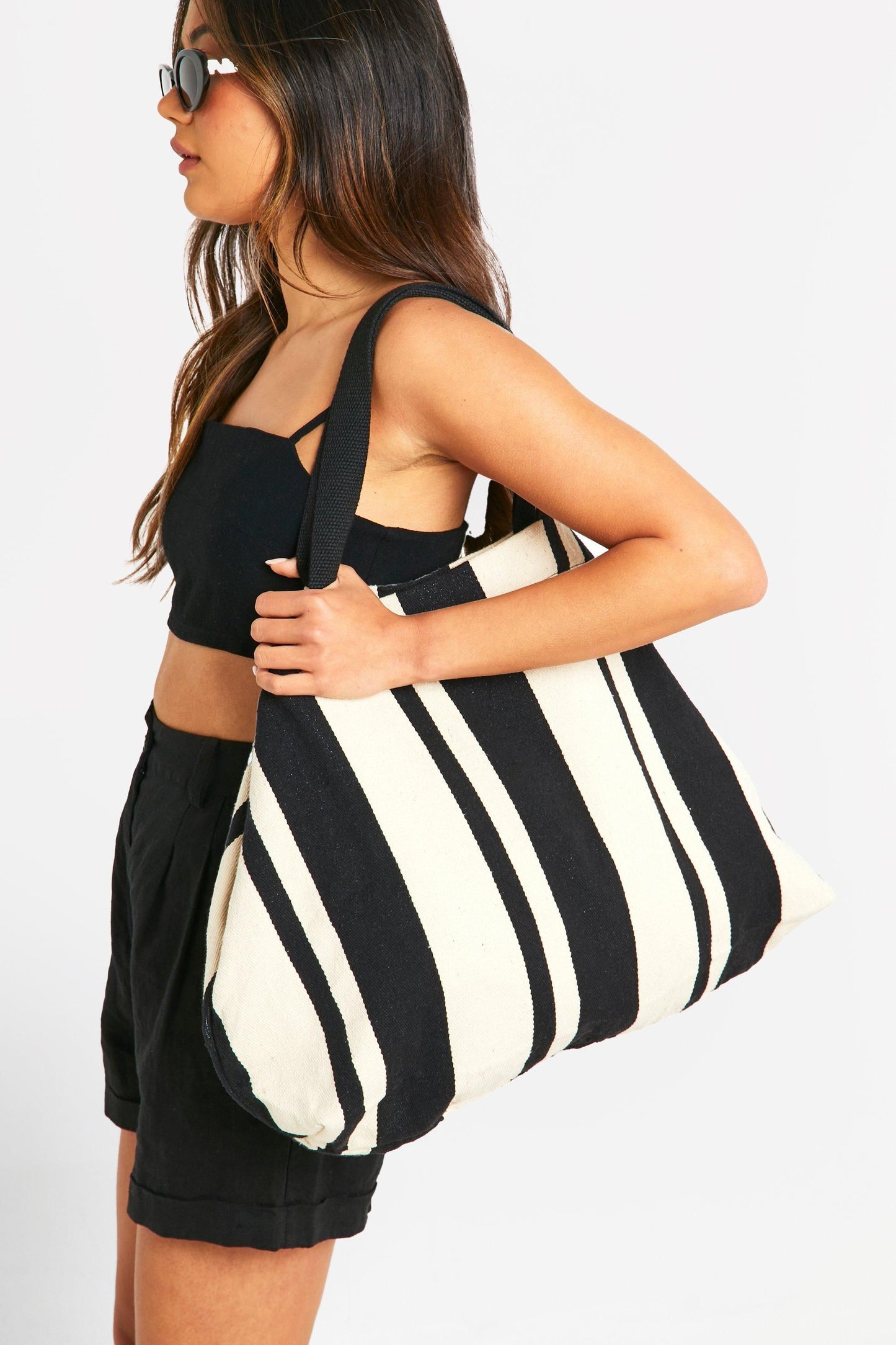 https://mediahub.prettylittlething.com/gzz49182_black_xl