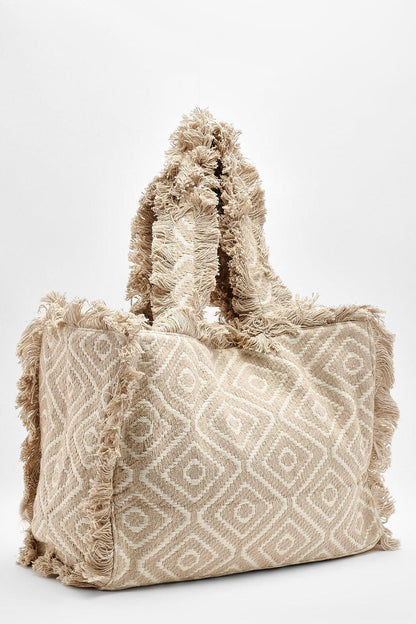 https://mediahub.prettylittlething.com/gzz49189_cream_xl_2