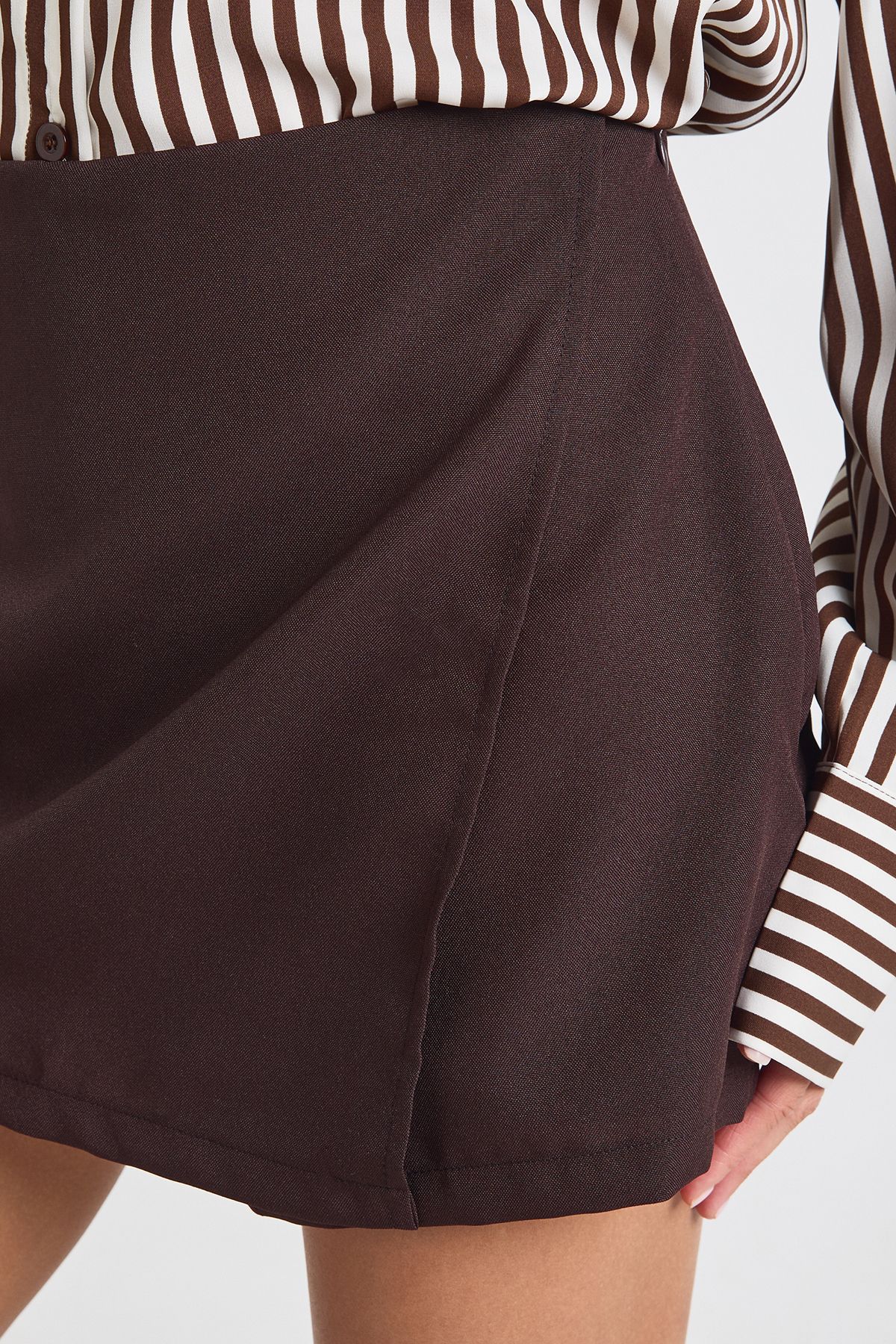 https://mediahub.prettylittlething.com/hzz37301_chocolate_xl_3