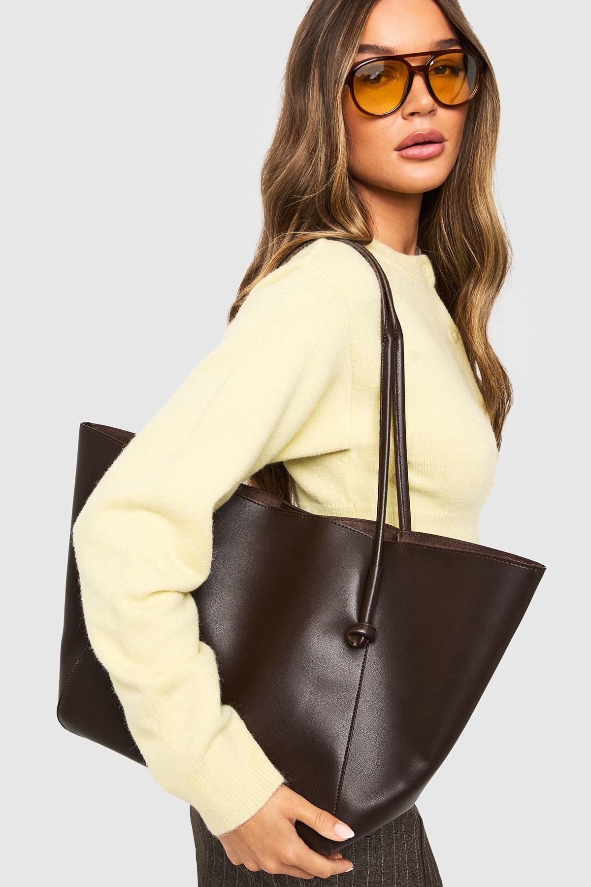 https://mediahub.prettylittlething.com/hzz37414_chocolate_xl