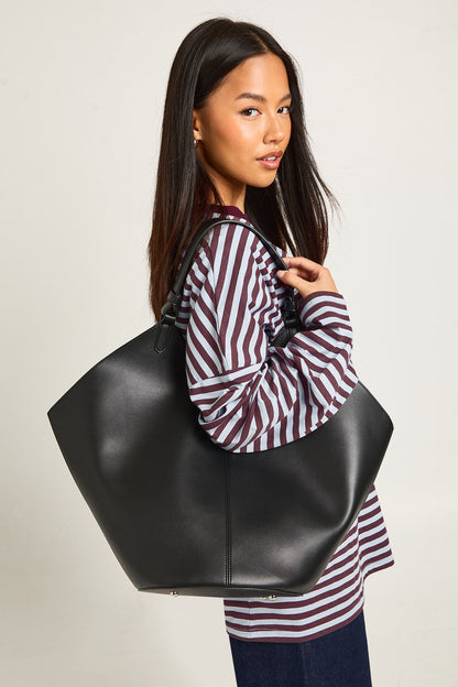 https://mediahub.prettylittlething.com/hzz43766_black_xl