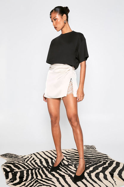 https://mediahub.prettylittlething.com/hzz44473_oyster_xl