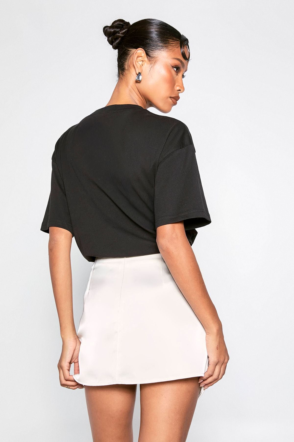 https://mediahub.prettylittlething.com/hzz44473_oyster_xl_1