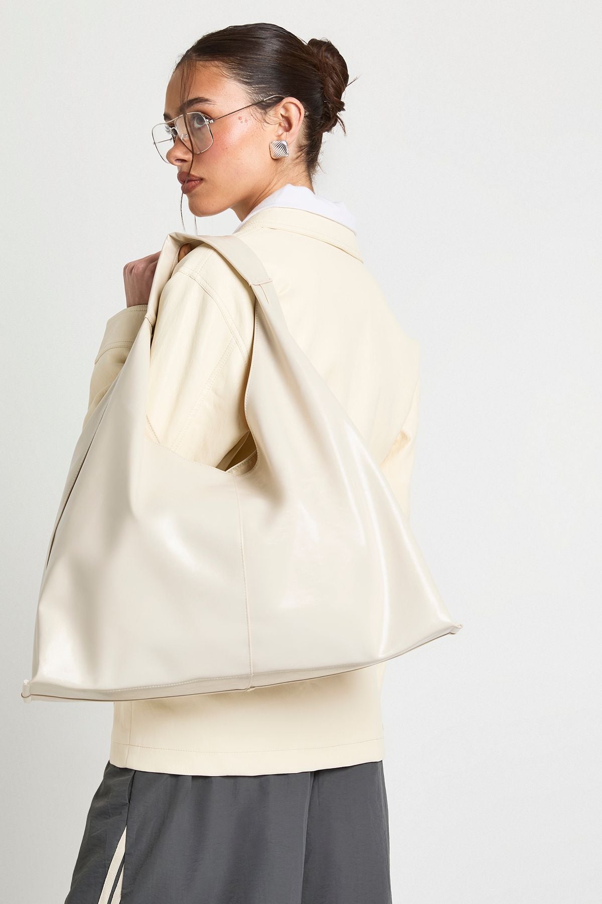 https://mediahub.prettylittlething.com/hzz45721_ecru_xl