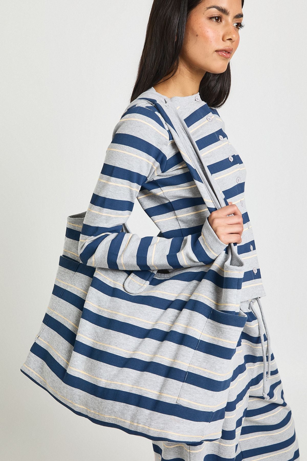 https://mediahub.prettylittlething.com/hzz47479_grey_xl