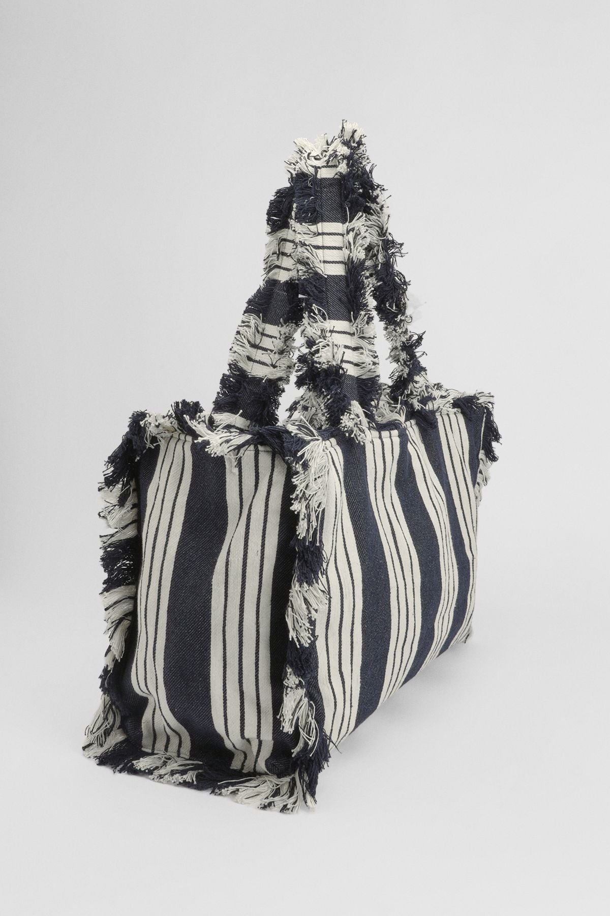 https://mediahub.prettylittlething.com/hzz50446_navy_xl_2